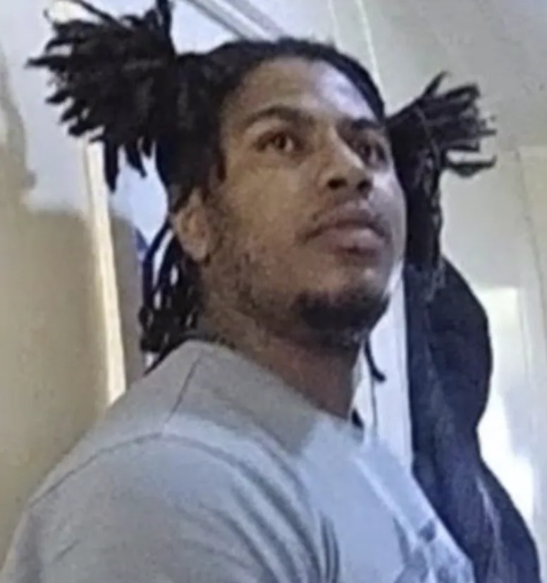Manhunt Underway as Dangerous Drug Convict Darnell Smith Escapes HMP Springhill Near Aylesbury