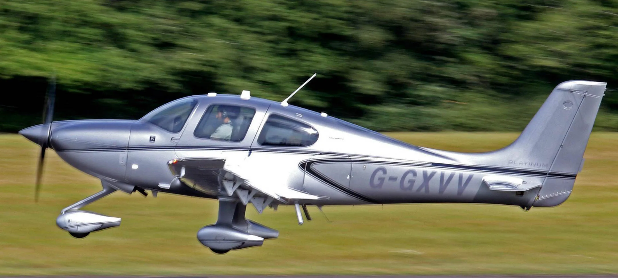 Light Aircraft Crashes on Greater Manchester Moorland – AAIB Launches Urgent Investigation