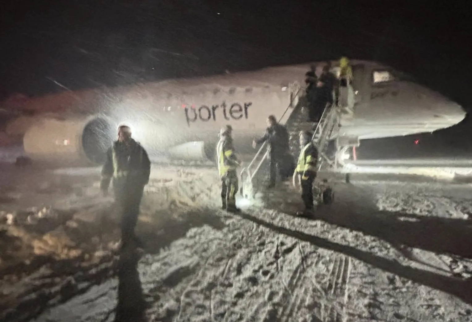 Porter Airlines Flight Skids Off Halifax Runway – Miraculously No Injuries