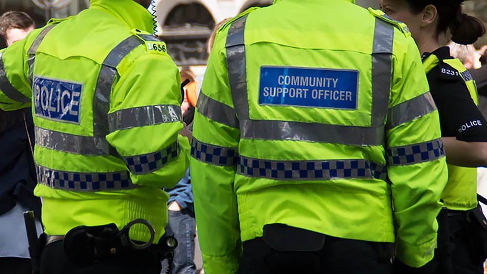 High-Speed Police Chase in Sittingbourne Ends in Crash, Leaving Two Kids Seriously Injured – Kent Police Urge Witnesses to Step Forward