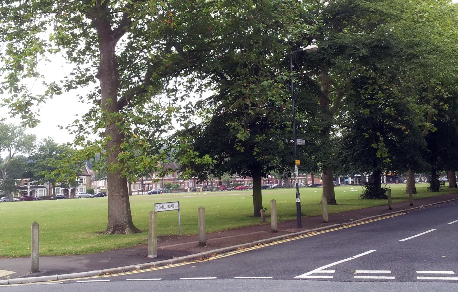 Teen Held Over Knife Fight Chaos in Plumstead – Police Hunt Witnesses