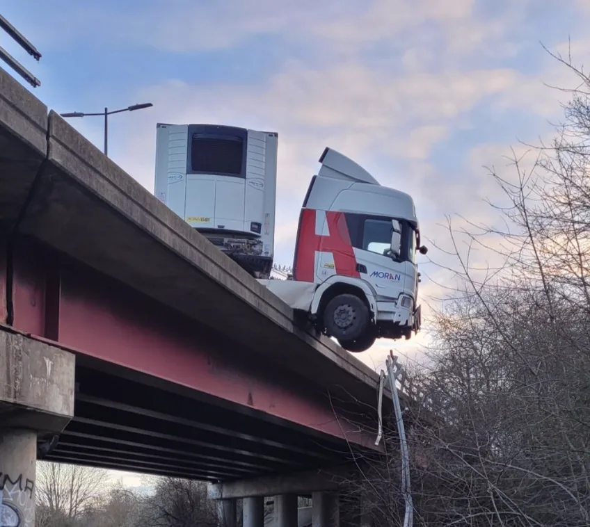 Lorry Hangs Off Woolwich Flyover in Black Ice Crash – Eastern Way Shut, Traffic Chaos Ensues