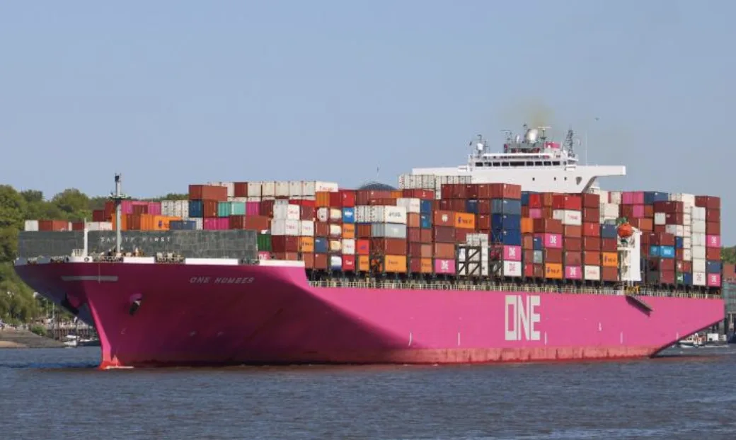 Massive Container Ship One Humber Catches Early Morning Fire Near Portsmouth – Coastguard Quickly Extinguishes Blaze