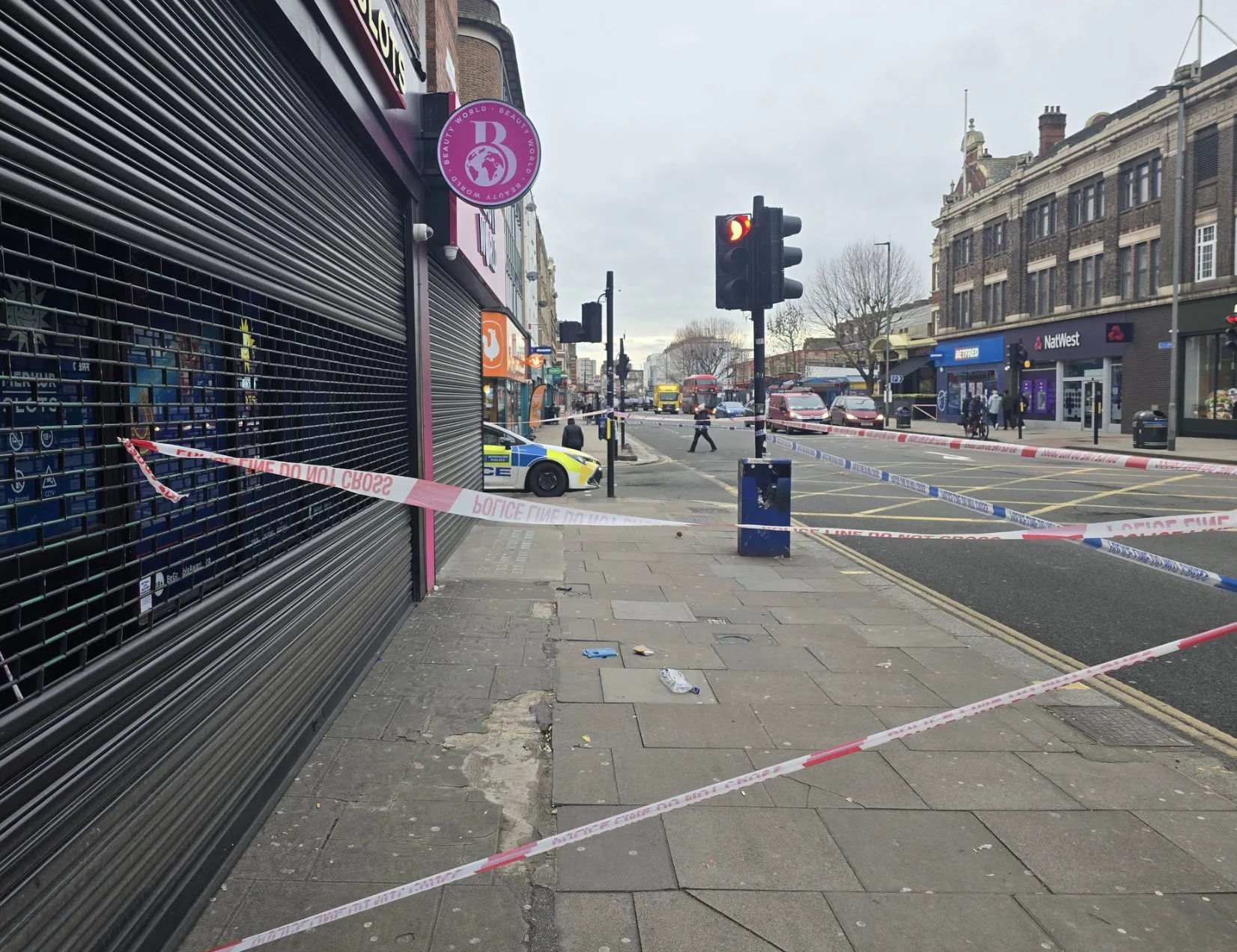 Man Stabbed in Kilburn High Road Attack – Victim in Hospital, Police Investigate