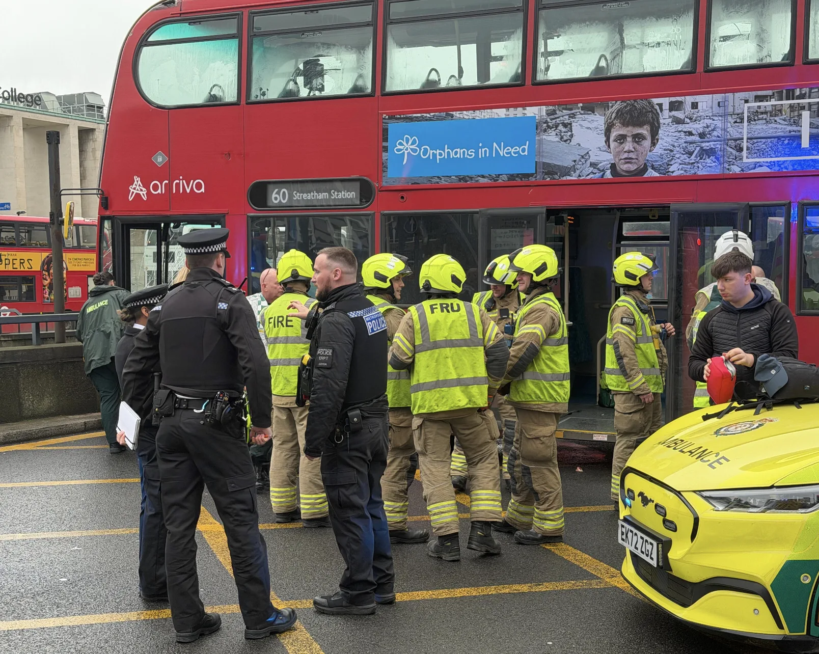 Seven Hurt as Bus Crashes Into Building Near Slug & Lettuce in Croydon Town Centre