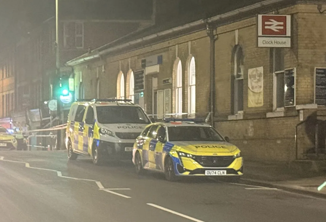 Stabbing Sparks Chaos as Clockhouse Station Shuts Down – Serious Injuries Reported