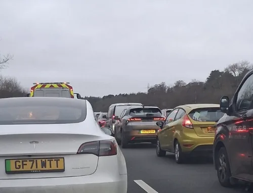 M3 Southbound Shut for Hours After 7-Car Crash in Hampshire – Traffic Chaos From J8 to J9