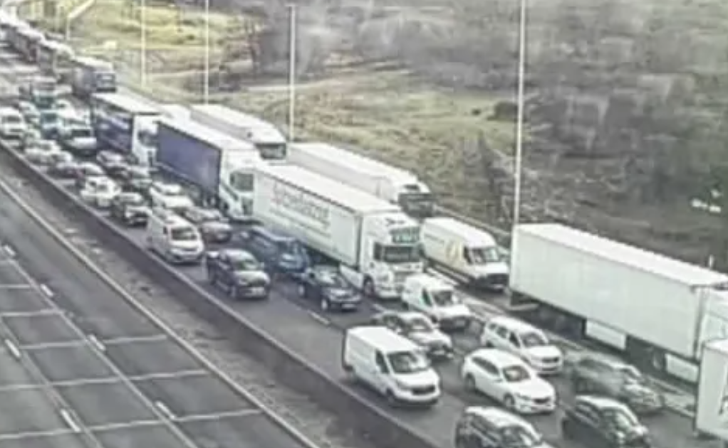 M25 Chaos Two Lorries Smash Near Brentwood, Power Lines Down