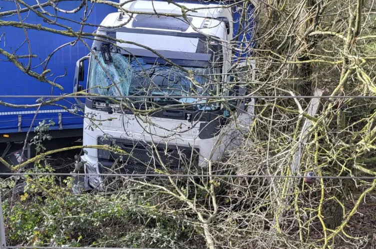 M25 Fully Closed Both Ways Near Brentwood After Two-Lorry Crash Sparks Power Cut and Chaos