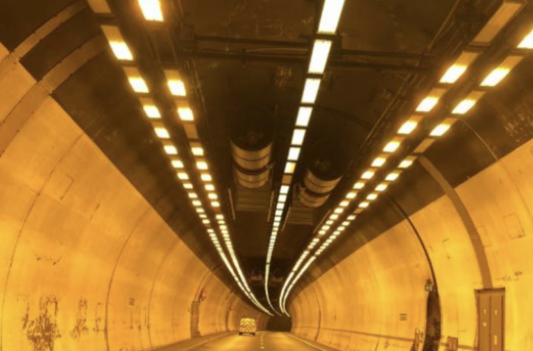 Crash Shuts A20 Eastbound at Roundhill Tunnel