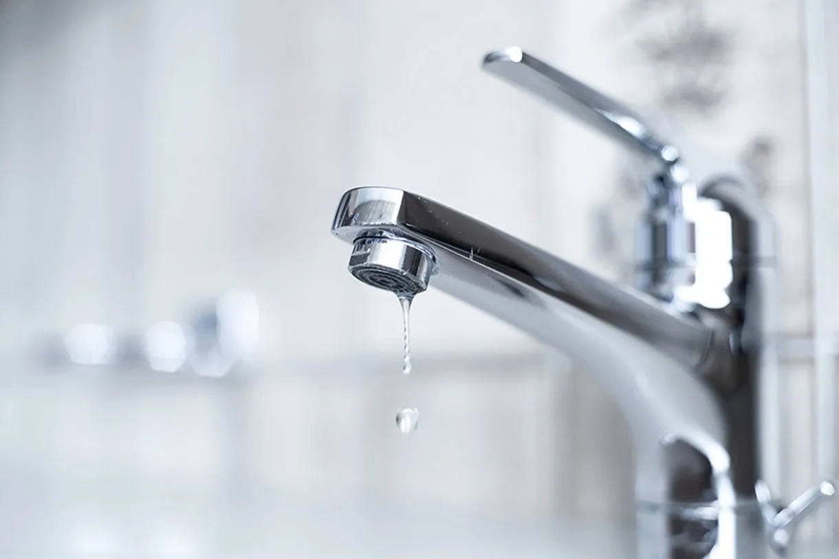 Big Water Main Burst Dries Up 1,100 Homes Across Oxfordshire – Thames Water Launches Emergency Aid
