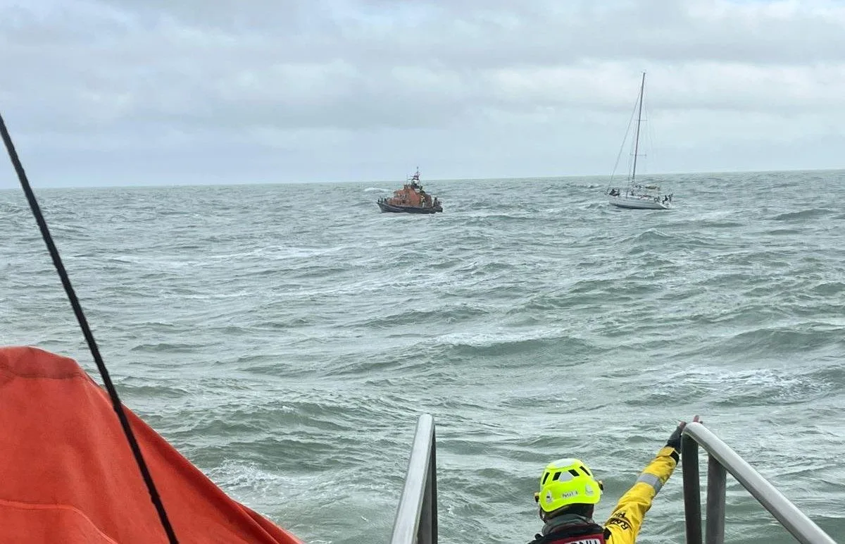 Brave Newhaven and Eastbourne RNLI Crews Rescue Stricken Yacht Off Sussex Coast