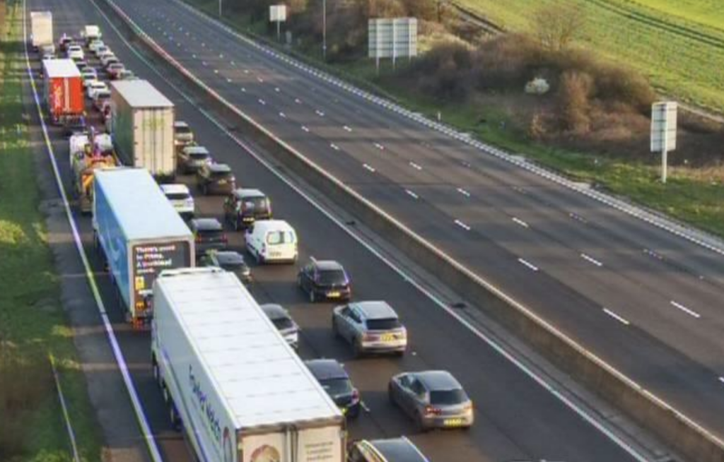 M1 Shutdown Near Staveley: Derbyshire Police Close Motorway Both Ways, Drivers Face 20-Minute Delays