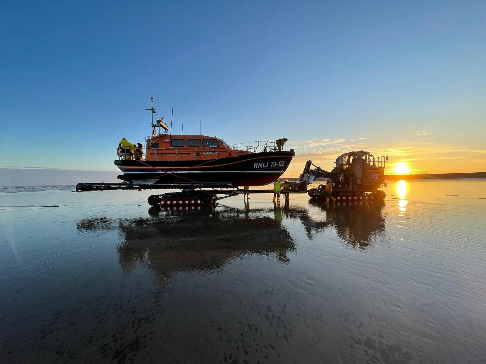 Emergency Aircraft Signal Triggers Intense Night Sea Search off UK Coast – No Trace Found