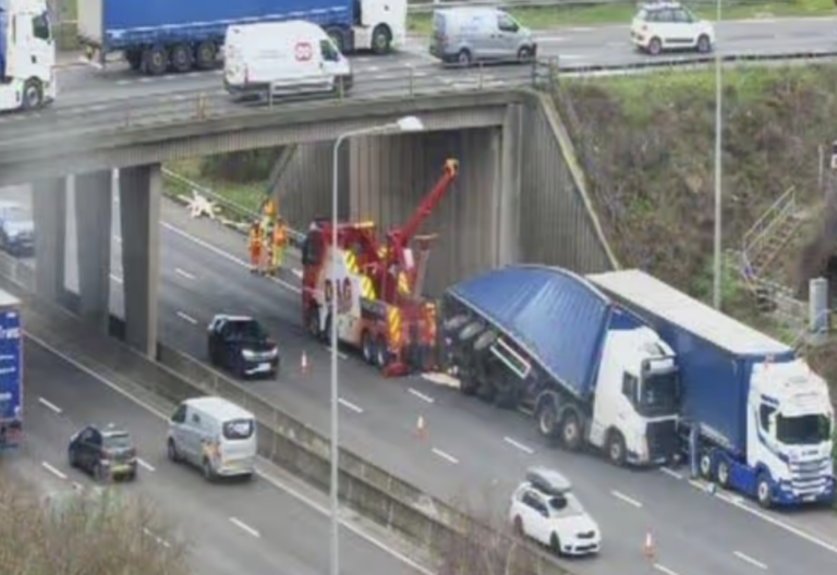 M25 Chaos: Two Lorries Crash Near Dartford Tunnel, One Flips, Delays Back to Junction 2