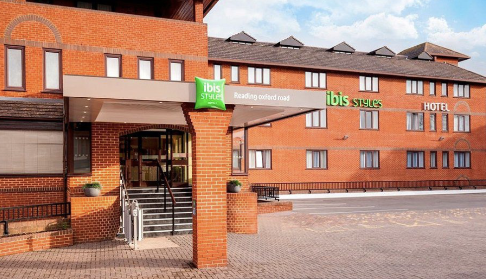 Police Swarm Reading Hotel Amid Late Evening Mystery