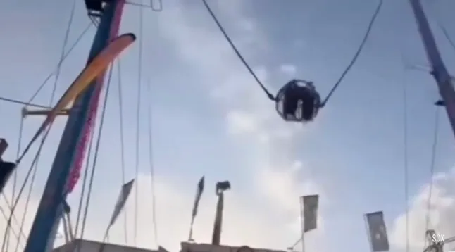 Slingshot Ride Cable Snaps Injuring Four in Seville Spain