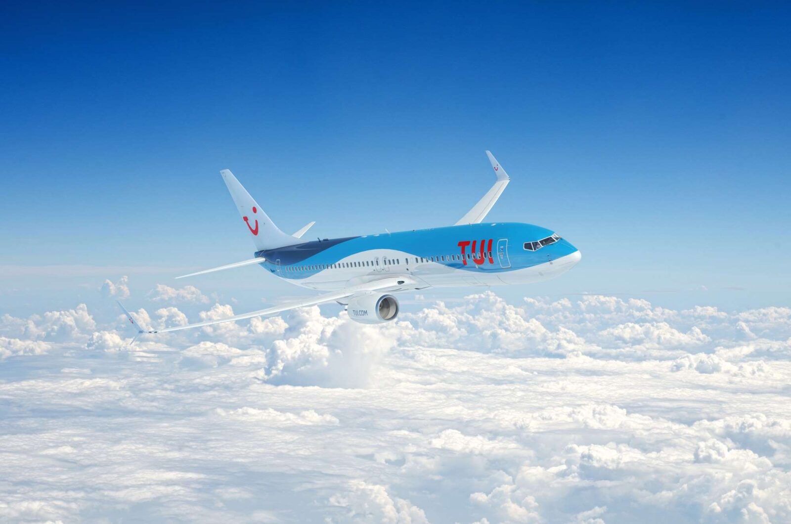 TUI Flight Diverts to Gatwick After Declaring Emergency Over France