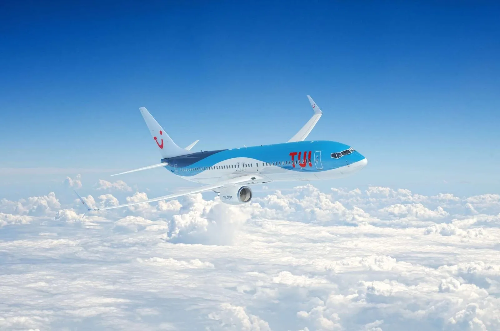 TUI Flight Diverts to Gatwick After Declaring Emergency Over France
