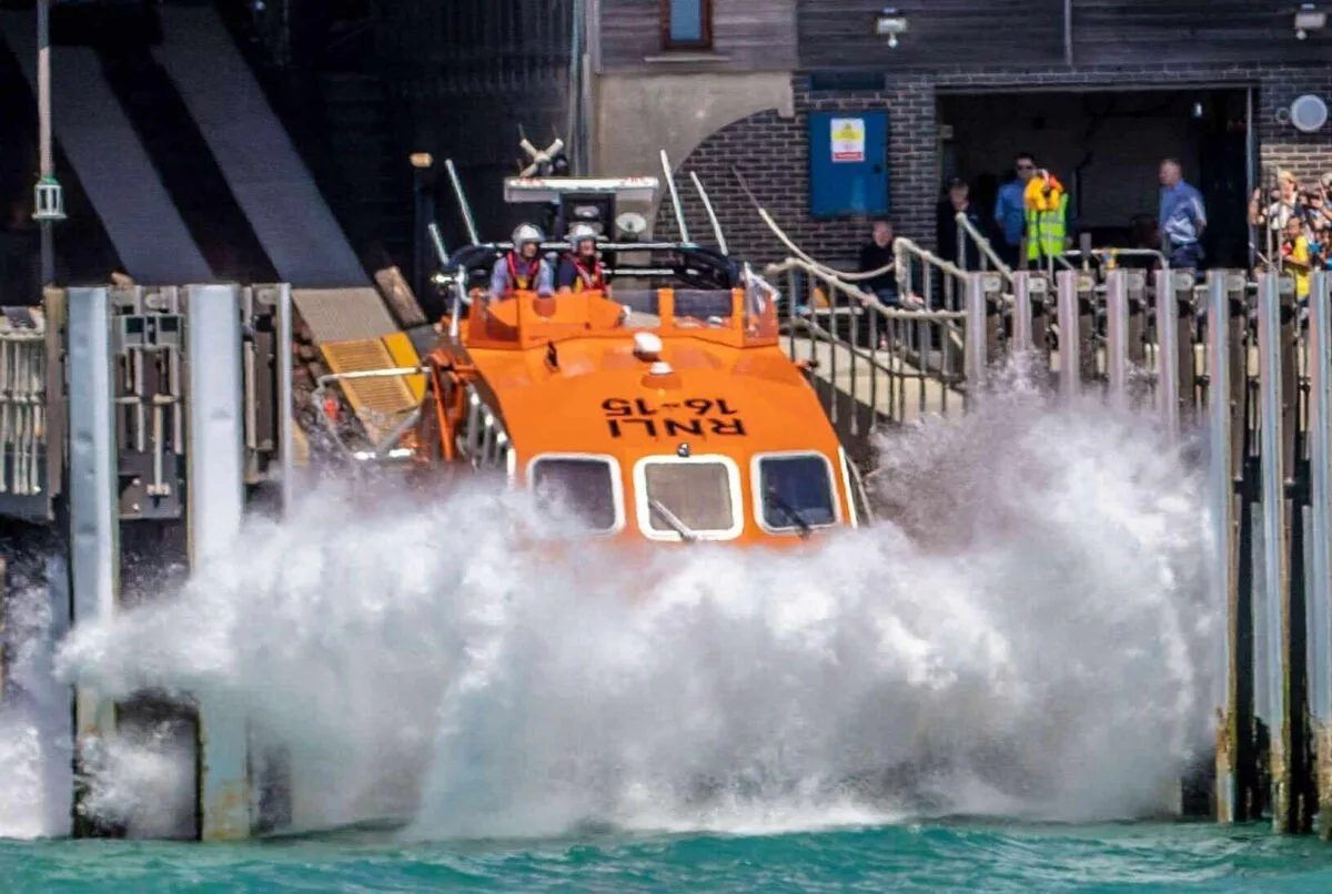 Two Rescued After Dinghy Drifts Near Brighton Marina