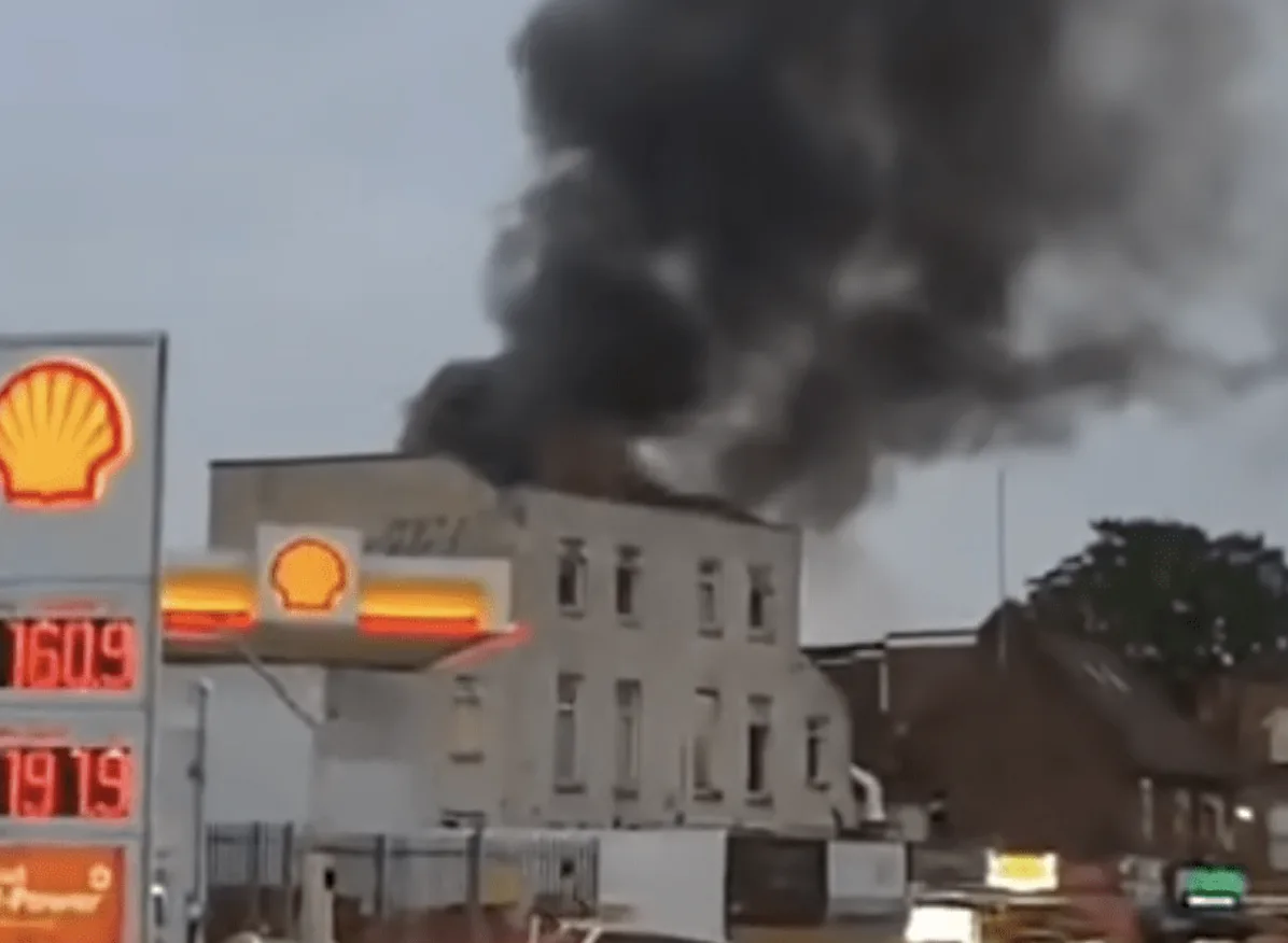 Massive London Blaze Sees 70 Firefighters Battle Flames in Clapton
