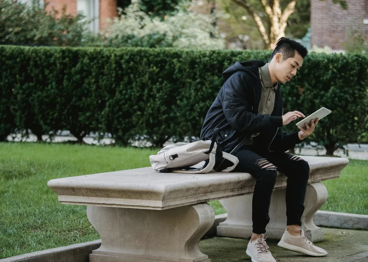 The Rise of Digital Reading in the UK: Why More People Are Turning to Online Apps