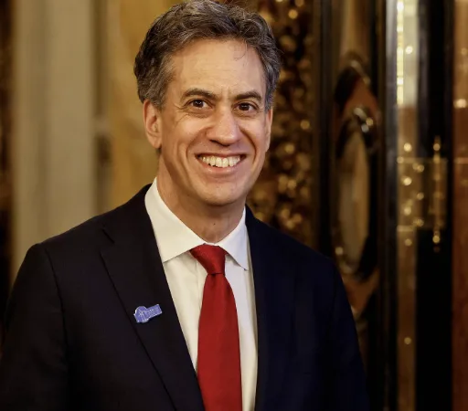 Starmer Backing Miliband’s Net Zero Plan Amid North Sea Silence
