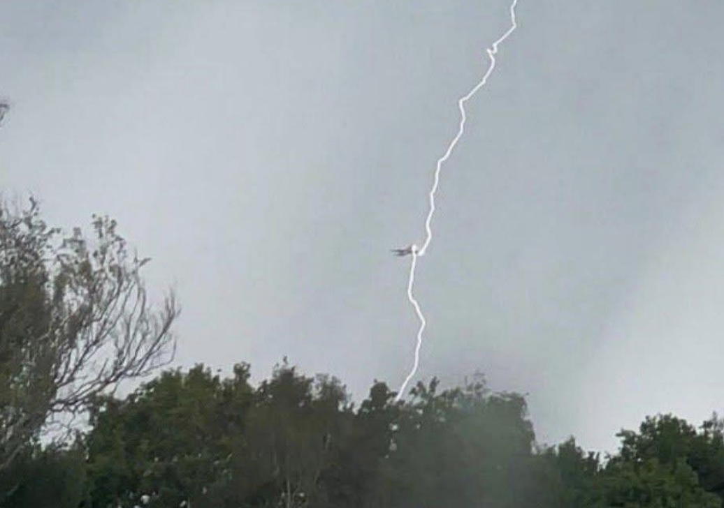 EasyJet Flight Struck by Lightning After Takeoff from Gatwick