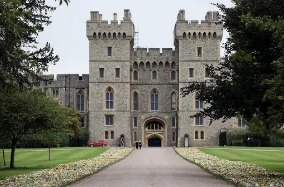 Met Police Probed Over Sleeping Guards at Windsor Castle