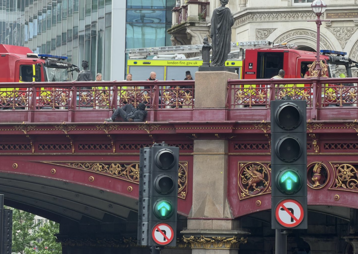 Person on Farringdon Street Bridge Sparks Police Welfare Check