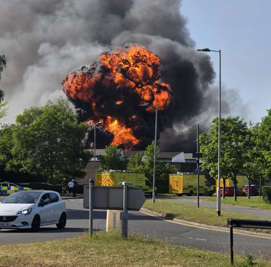 Firefighters Tackle Large Blaze at Daler-Rowney in Bracknell