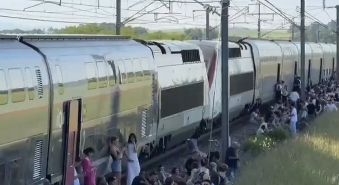 Paris to Nice Train Stranded Passengers for Four Hours in 30°C Heat