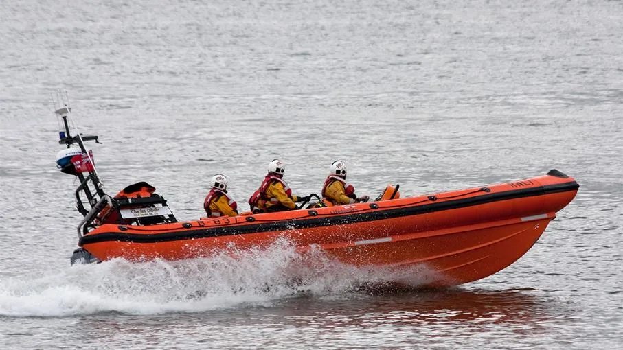 Three Women Found Dead in Sea at Brighton Beach Amid Emergency Response