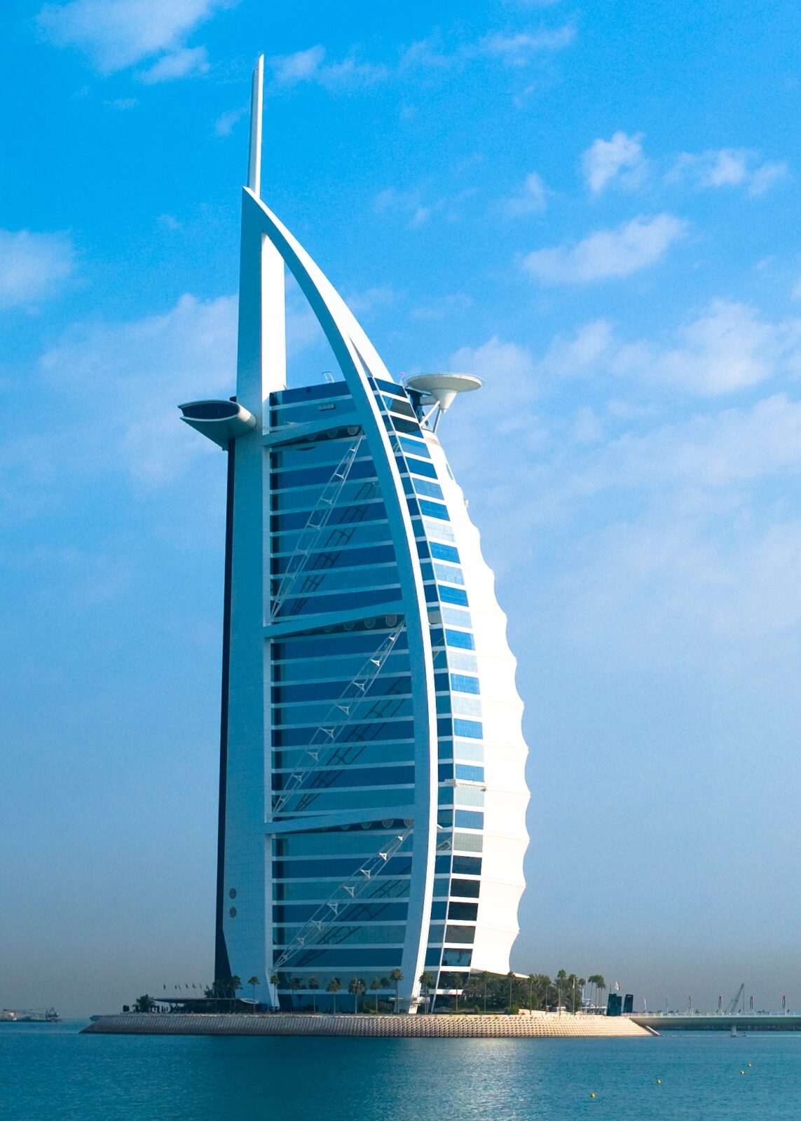 UK Lifts Gulf Travel Warnings After US Iran Peace Deal