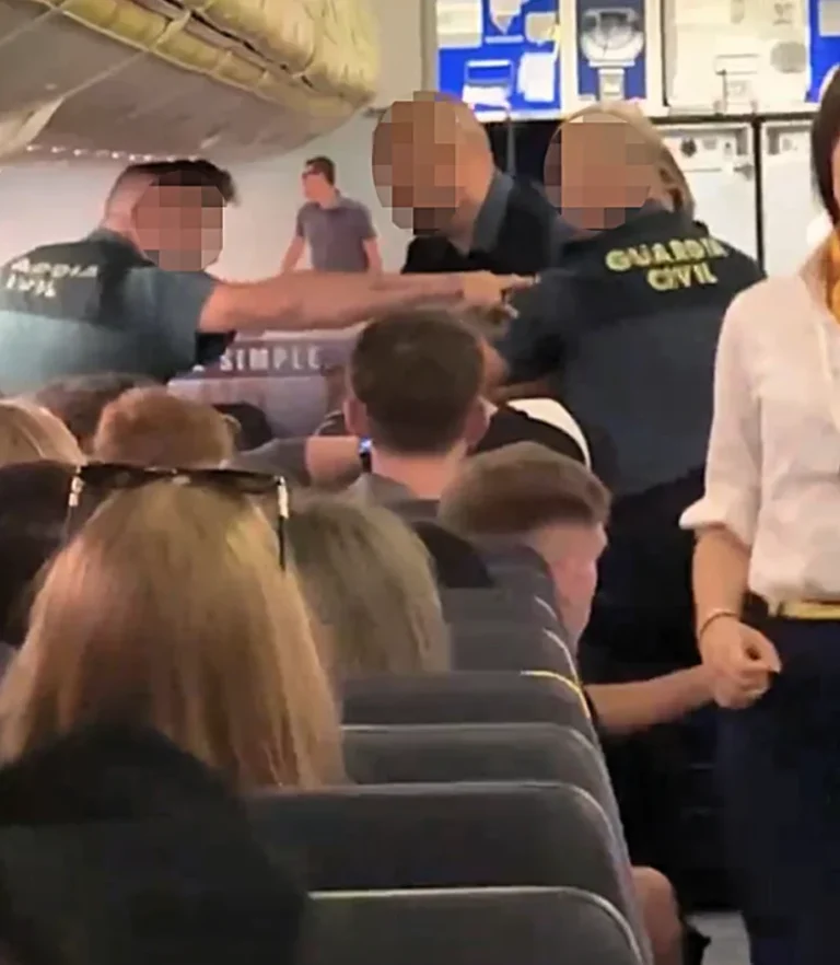 Drunk Passenger Punches Officer During Ryanair Flight Arrest