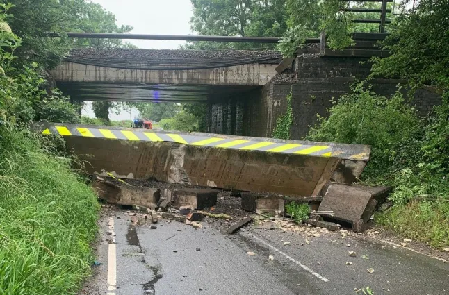 Lorry Hits Railway Bridge Between Nuneaton and Rugby Disrupting Trains