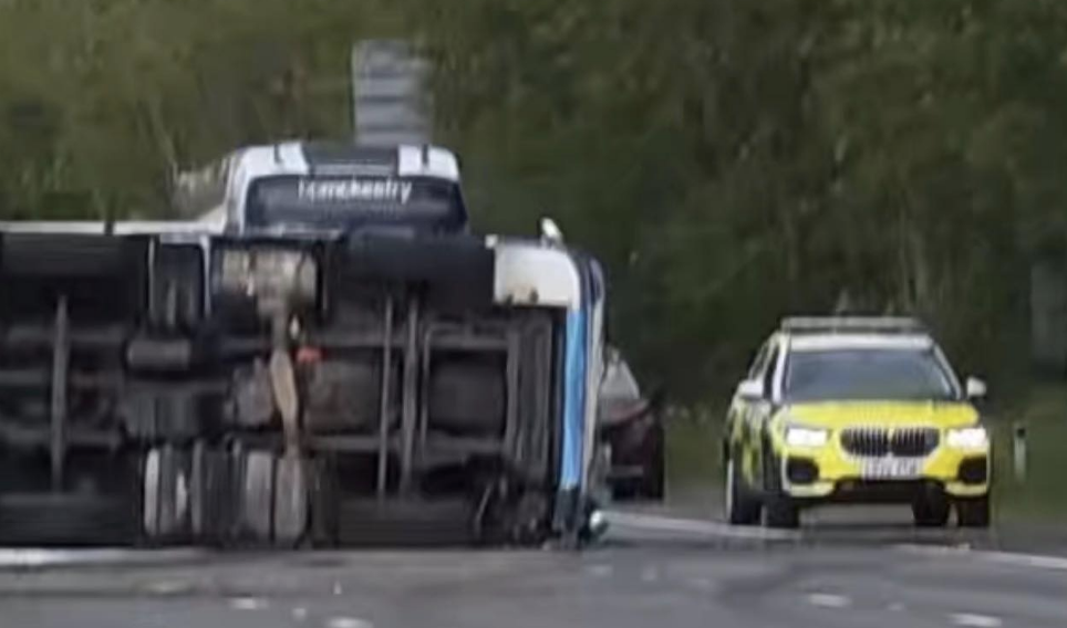 Air Ambulance Responds After HGV Overturns on Warwickshire M6