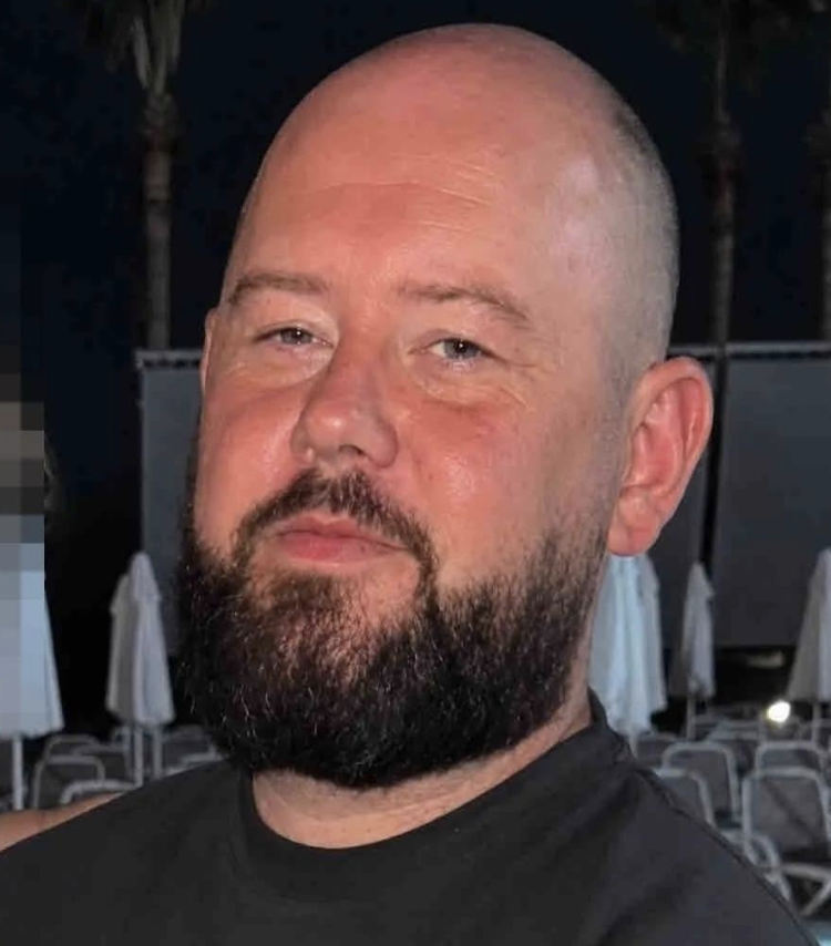 West Belfast Dad Uses Hurley Stick to Stop Knife Attack on Man
