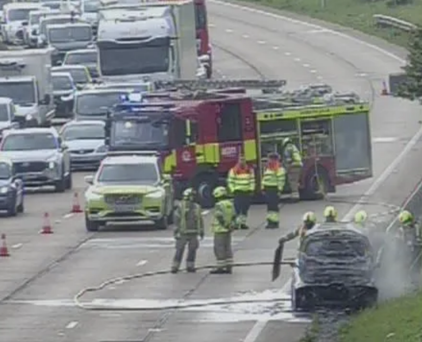 M25 Anticlockwise Closed After Vehicle Fire Causes 4 Mile Traffic Jam