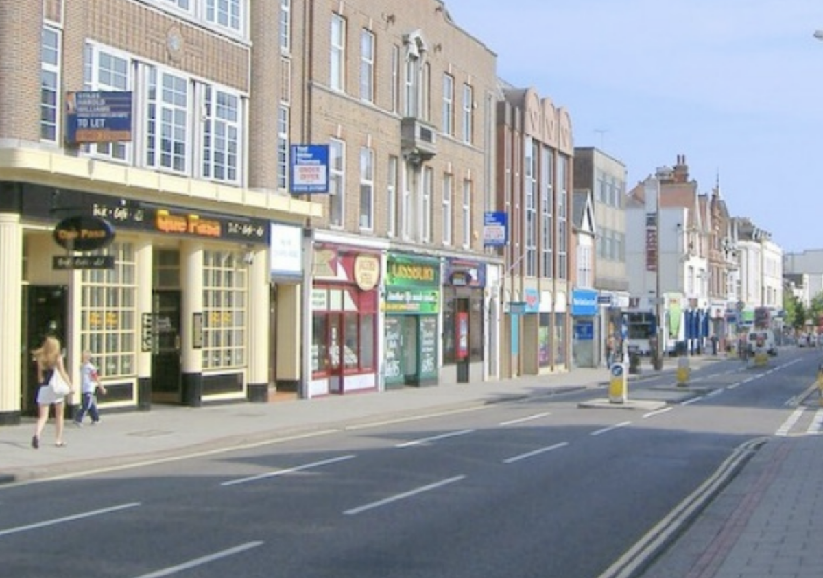 Worthing Police Appeal After Man Assaulted and Robbed in Town Centre
