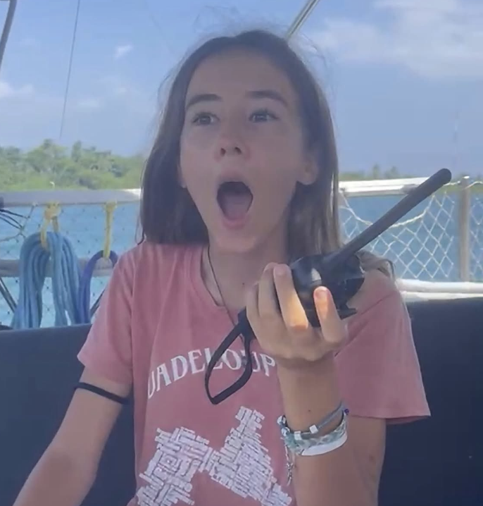 French Family Sails Past Naval Patrol Off Panama and Makes Surprise Contact