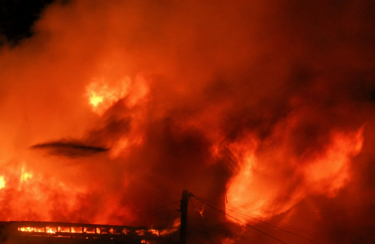 Ten fire engines called to blaze at Hursley Park Cricket Club as flames seen coming from roof