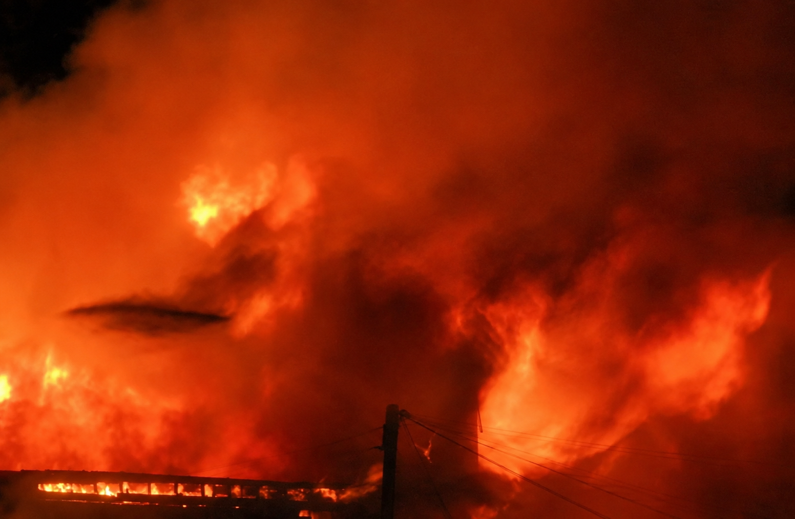 Ten fire engines called to blaze at Hursley Park Cricket Club as flames seen coming from roof