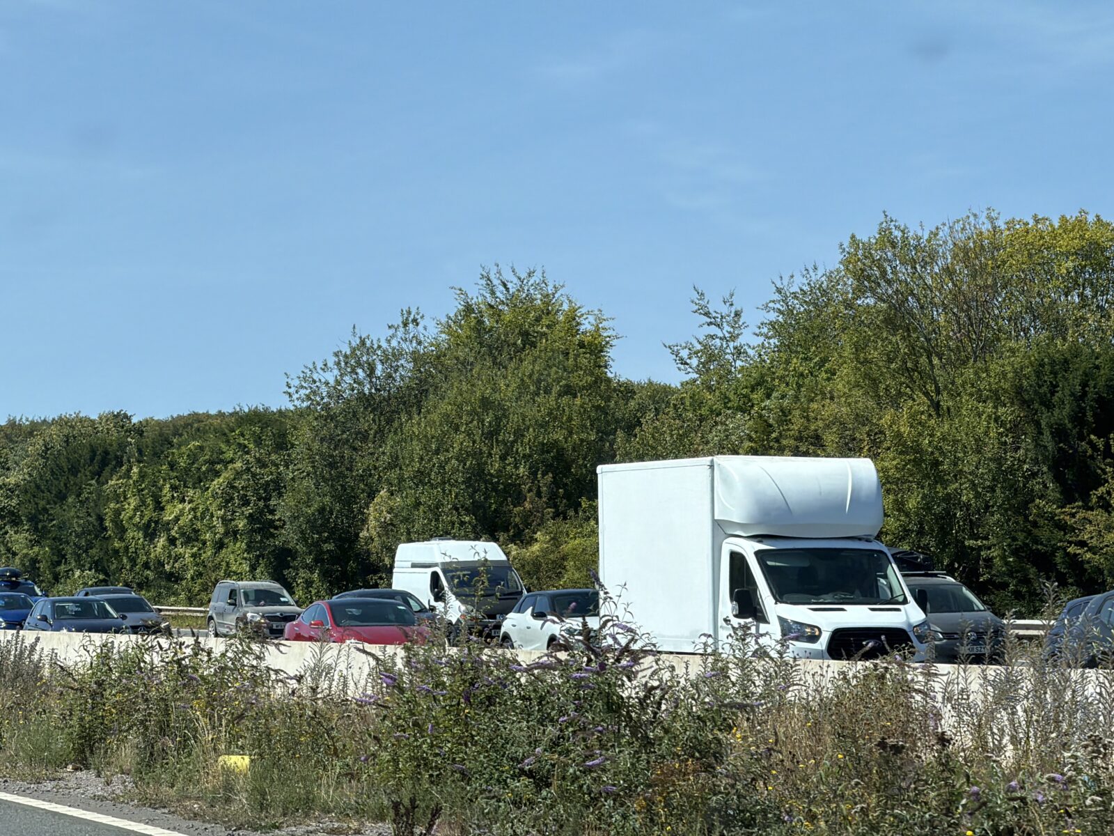 M3 crash causes 50-minute delays near Winchester as traffic queues for three miles