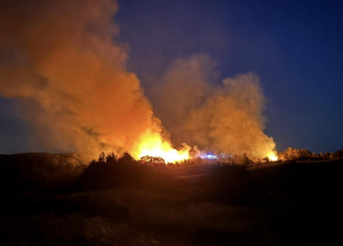 13 Fire Engines Battle Huge Mansfield Blaze as 10,000 Square Metres of Land Burns