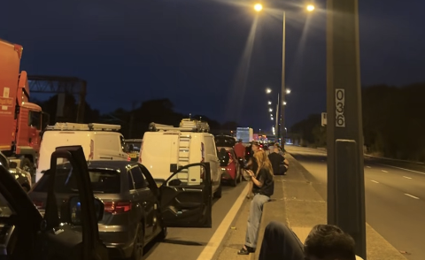 M1 closed in both directions near London Gateway Services during police incident