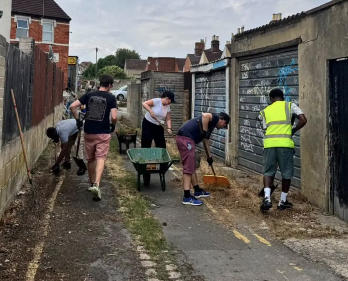 More than 250 volunteers join major town centre clean-up in Swindon