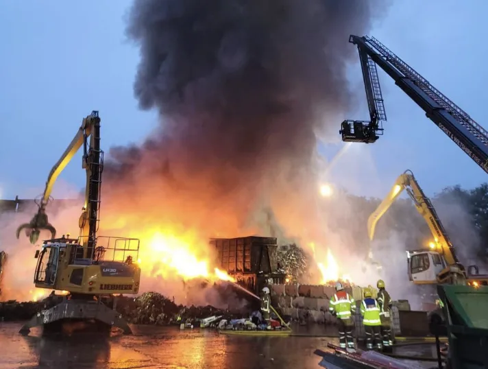 Residents told to shut windows as crews battle fire on Candy’s Lane near Wimborne