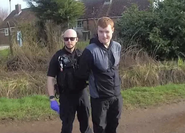 Drug dealer jailed after throwing 260 wraps of cocaine and heroin while fleeing police