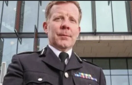 Former Hampshire police chief Scott Chilton to face gross misconduct hearing over alleged sexual relationships